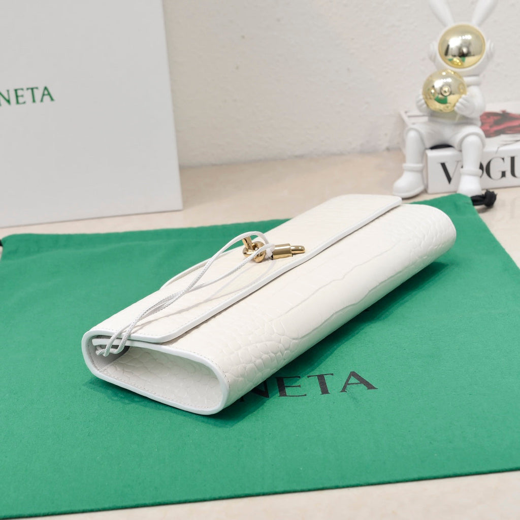 BV Long Clutch Andiamo 31 Weißes Krokodilkalbsleder Ghw 