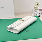 BV Long Clutch Andiamo 31 Weißes Krokodilkalbsleder Ghw 