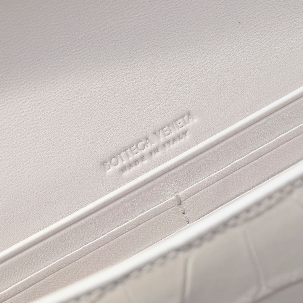 BV Long Clutch Andiamo 31 Weißes Krokodilkalbsleder Ghw 