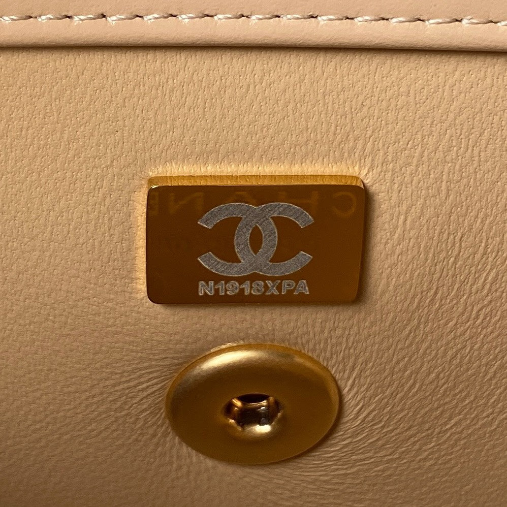 CC MINI 19 Klapptasche in Dunkelbeige Kalbsleder mit goldenen Beschlägen