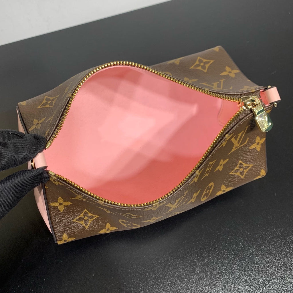 BLOOM POUCH 22 AUS BRAUNEM MONOGRAMM-CANVAS UND SEITEN AUS PASTELROSEM KALBSLEDER