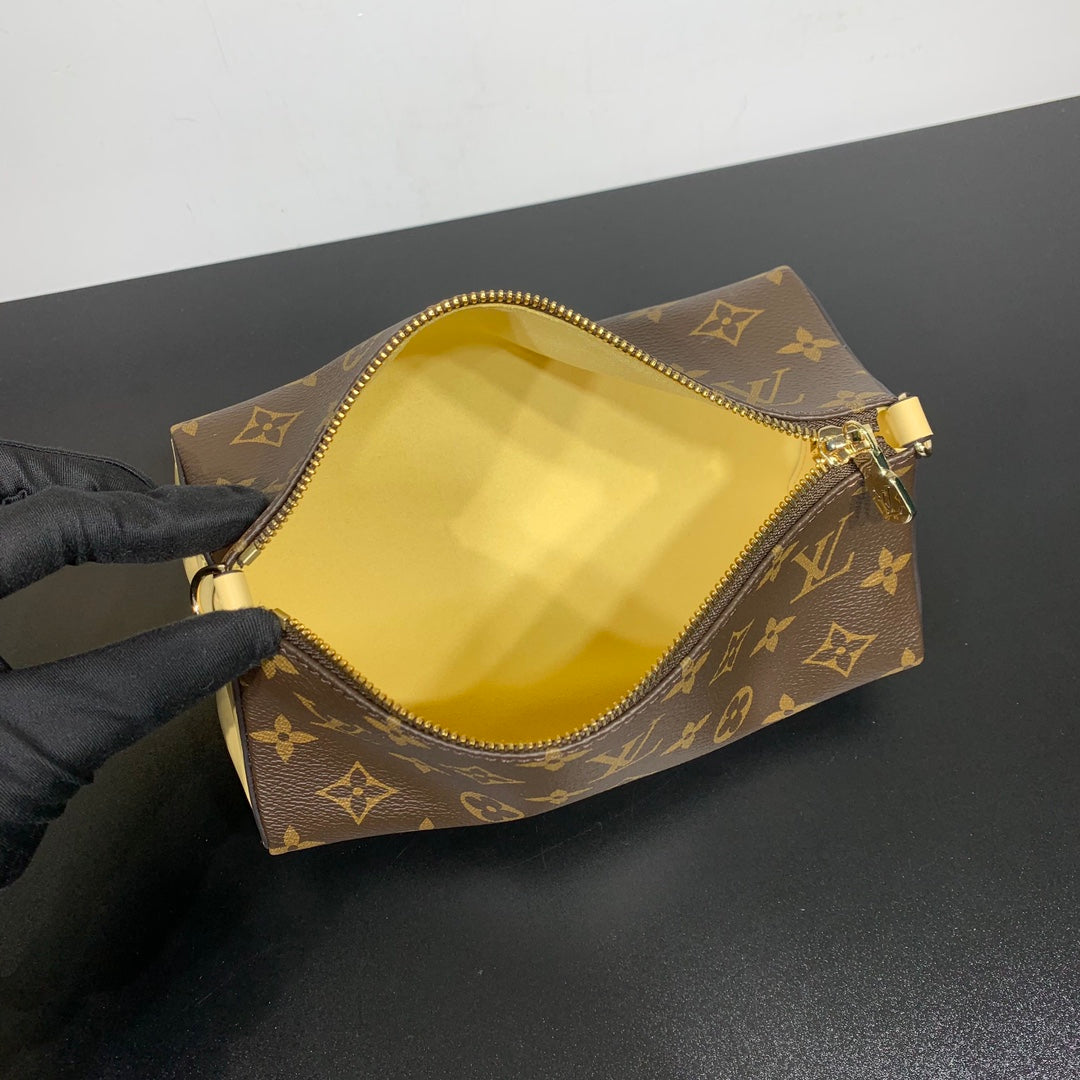 BLOOM POUCH 22 AUS BRAUNEN MONOGRAMM-CANVAS UND SEITEN AUS PASTELGEMÄLDEM KALBSLEDER