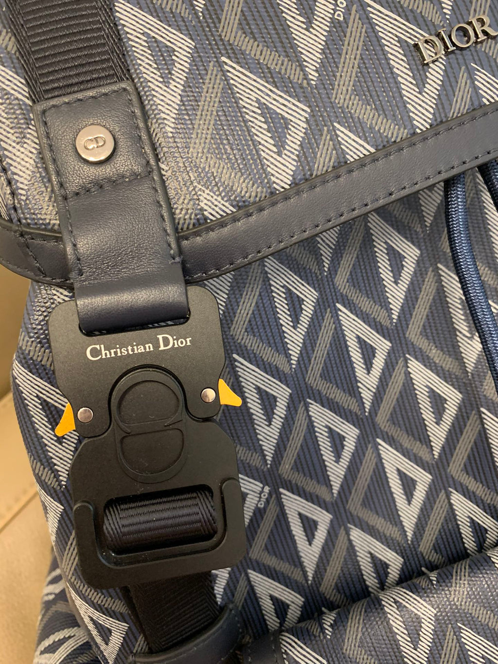 HIT THE ROAD BACKPACK WITH FLAP 51 IN WHITE AND BLUE TRIANGLE PATTERN FABRIC