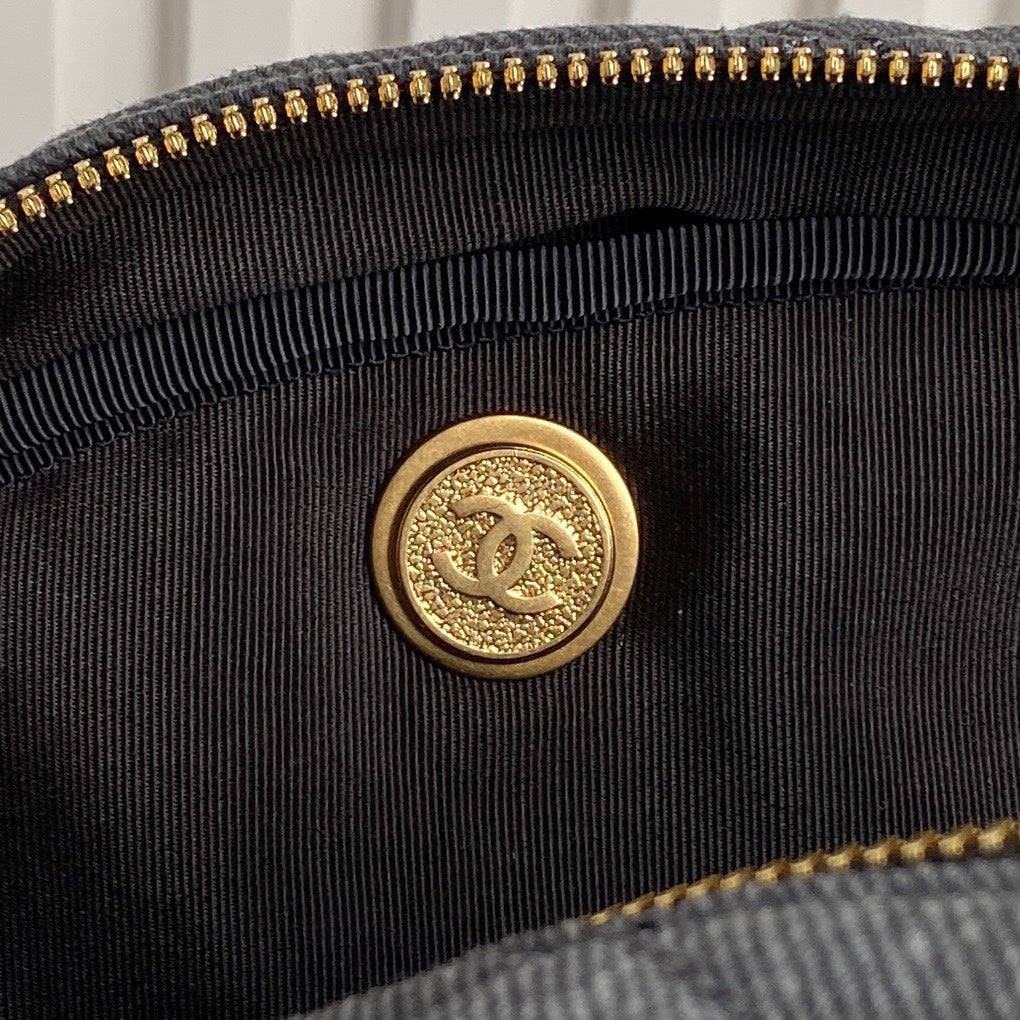 Bowlingtasche 44 in Santas Gray Denim mit goldenen Beschlägen