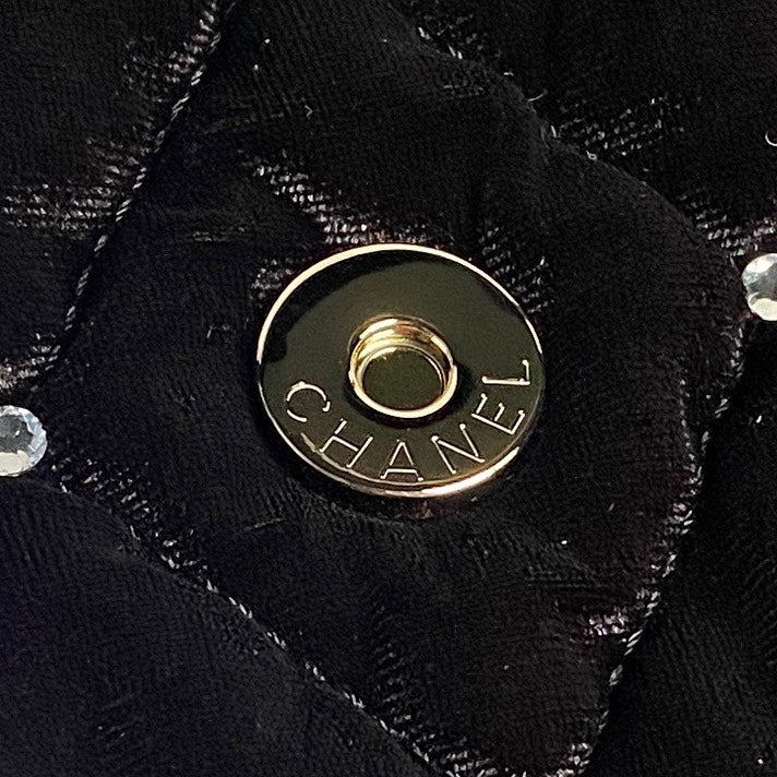 Klapptasche 23, befestigter Diamant in schwarzem Samt, goldene Beschläge