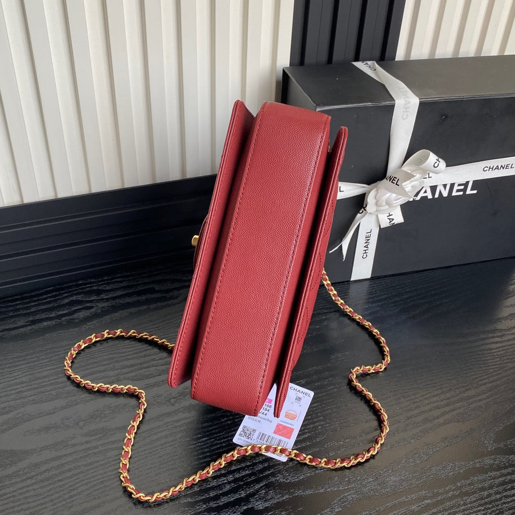 RETRO STYLE FLAP BAG 22 IN STILETTO RED GRAINED CALFSKIN GOLD HARDWARE