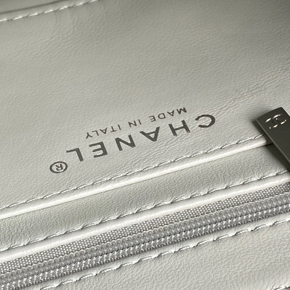 RETRO STYLE FLAP BAG 19 IN RHINO GRAY GRAINED CALFSKIN GOLD HARDWARE