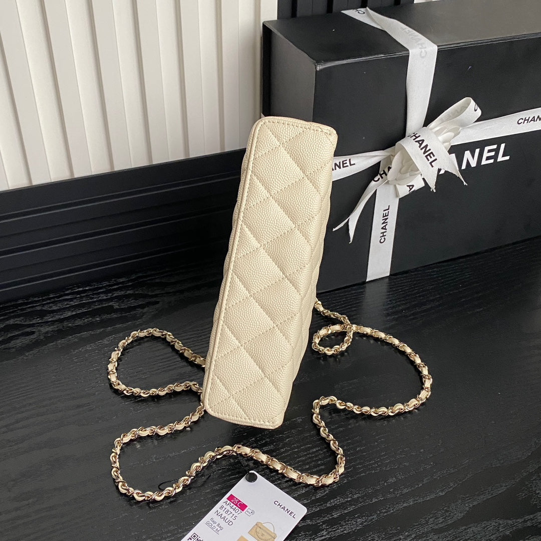 Kosmetiktasche 19 Zoll, cremefarbenes genarbtes Kalbsleder, goldene Beschläge