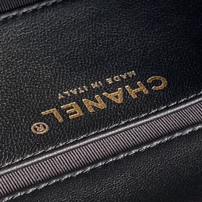 25C Klapptasche, 18 Zoll, schwarzes, glattes Lammleder, goldene Beschläge