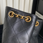 24-Zoll-Rucksack aus schwarzem Lammleder mit goldenen Beschlägen