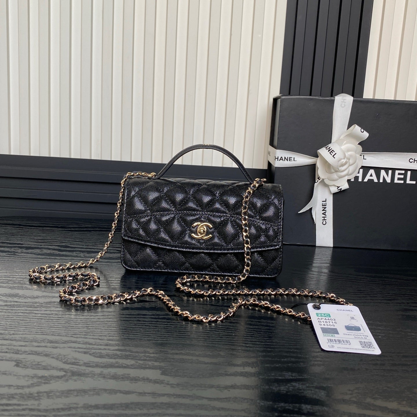 25C Klapptasche, 18 Zoll, schwarz, glänzend genarbtes Kalbsleder, goldene Beschläge