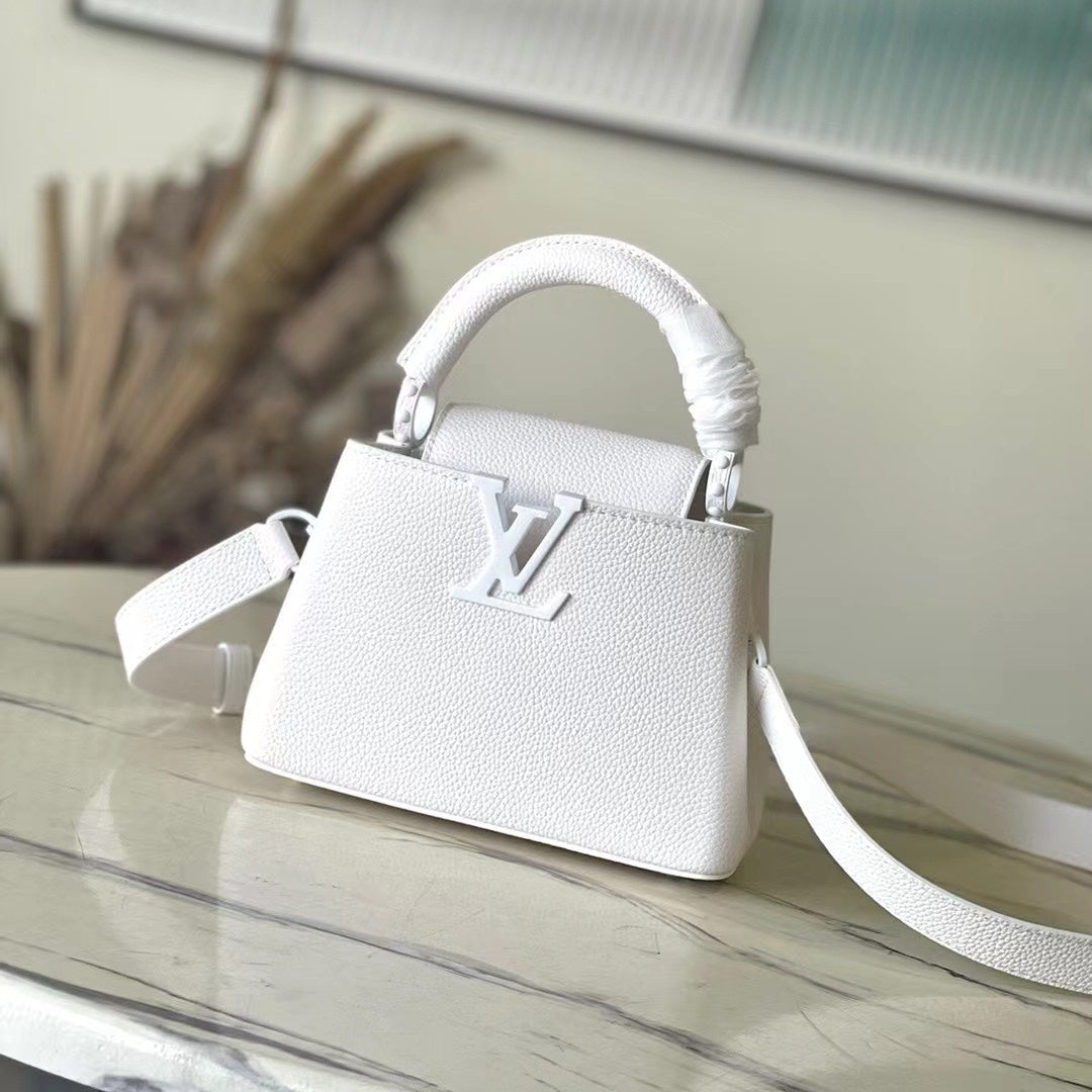 CAPUCINES EAST-WEST MINI 21 IN WEISSEM TAURILLON