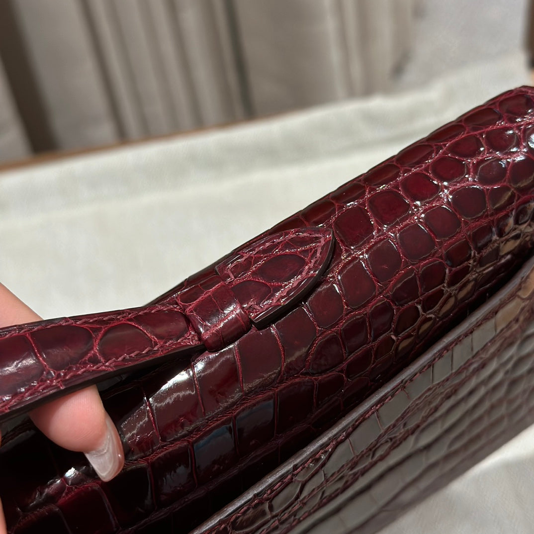 KELLY CUT 31 IN SANGRIA PURPLE ALLIGATOR LEATHER WITH GOLD HARDWARE (MADE-TO-ODER)