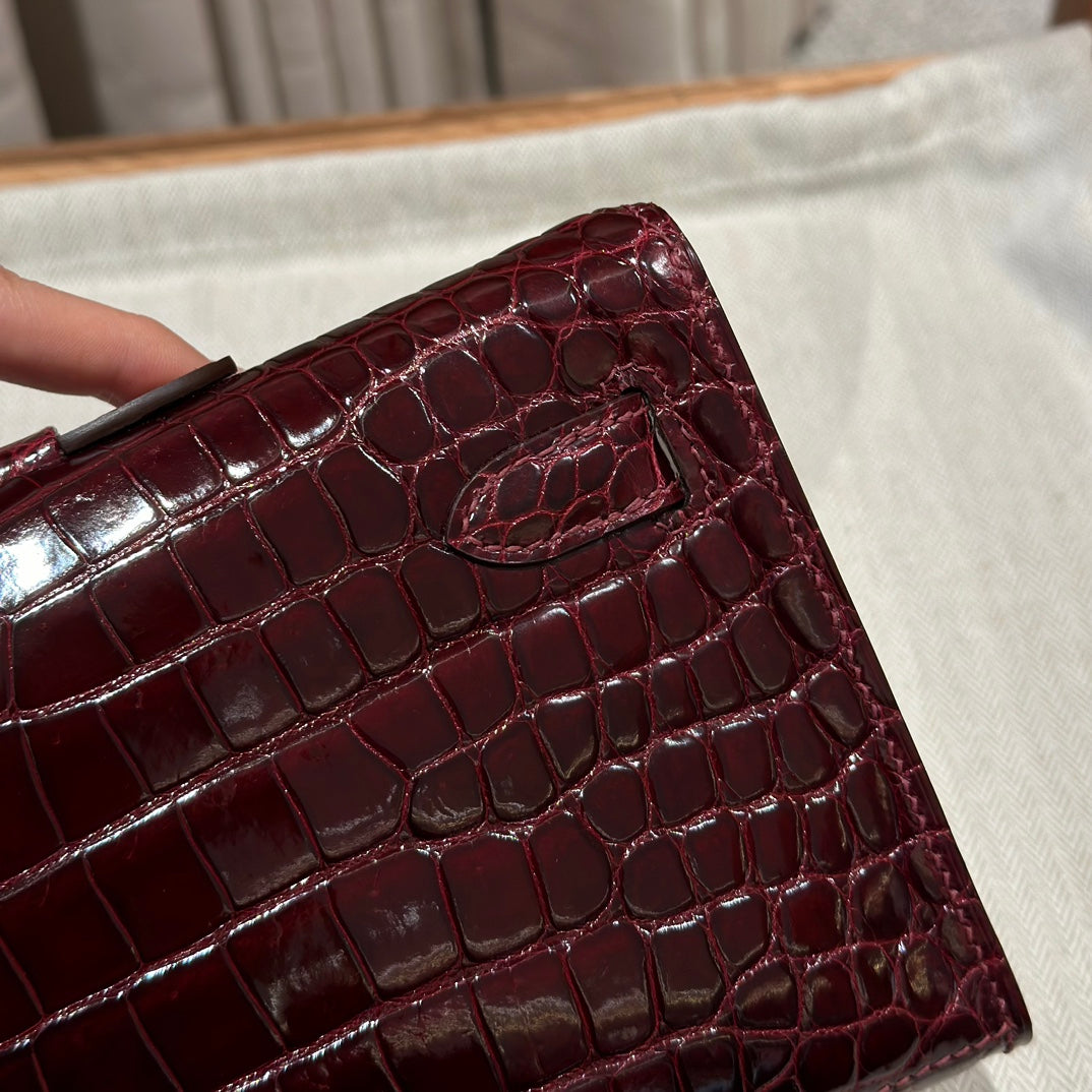 KELLY CUT 31 IN SANGRIA PURPLE ALLIGATOR LEATHER WITH GOLD HARDWARE (MADE-TO-ODER)