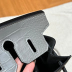 BIRKIN FAUBOURG TOUCH 20 IN TAUBENGRAUEM KALBSLEDER MIT SILBERNEN BESCHLÄGEN (AUF BESTELLUNG GEFERTIGT)