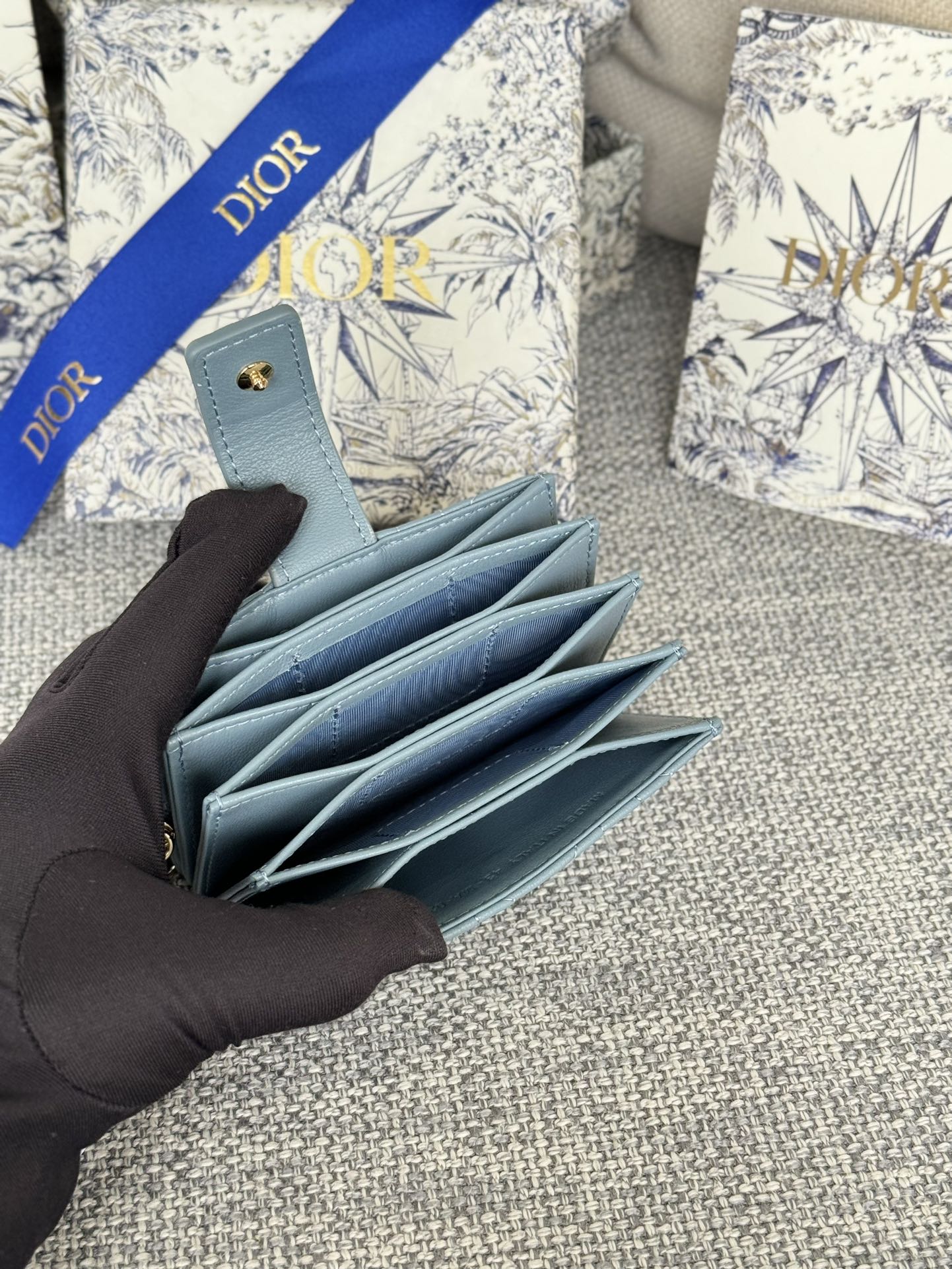 LADY JASMINE CARD HOLDER 10 IN SLATE GREY QUILTED PATENT CALFSKIN