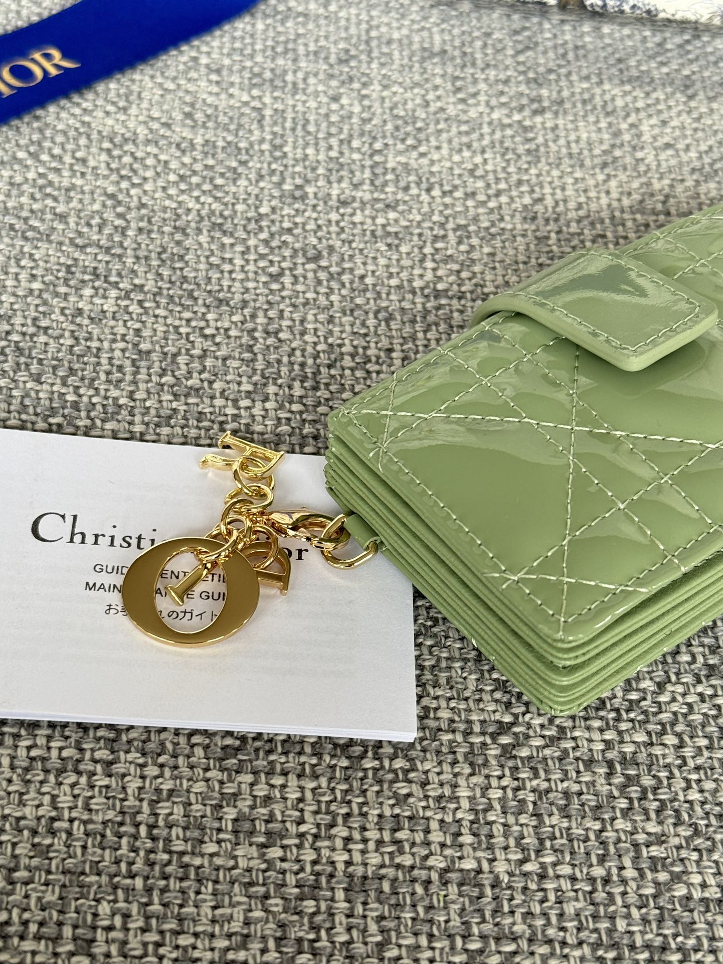 LADY JASMINE CARD HOLDER 10 IN LIGHT GREEN QUILTED PATENT CALFSKIN