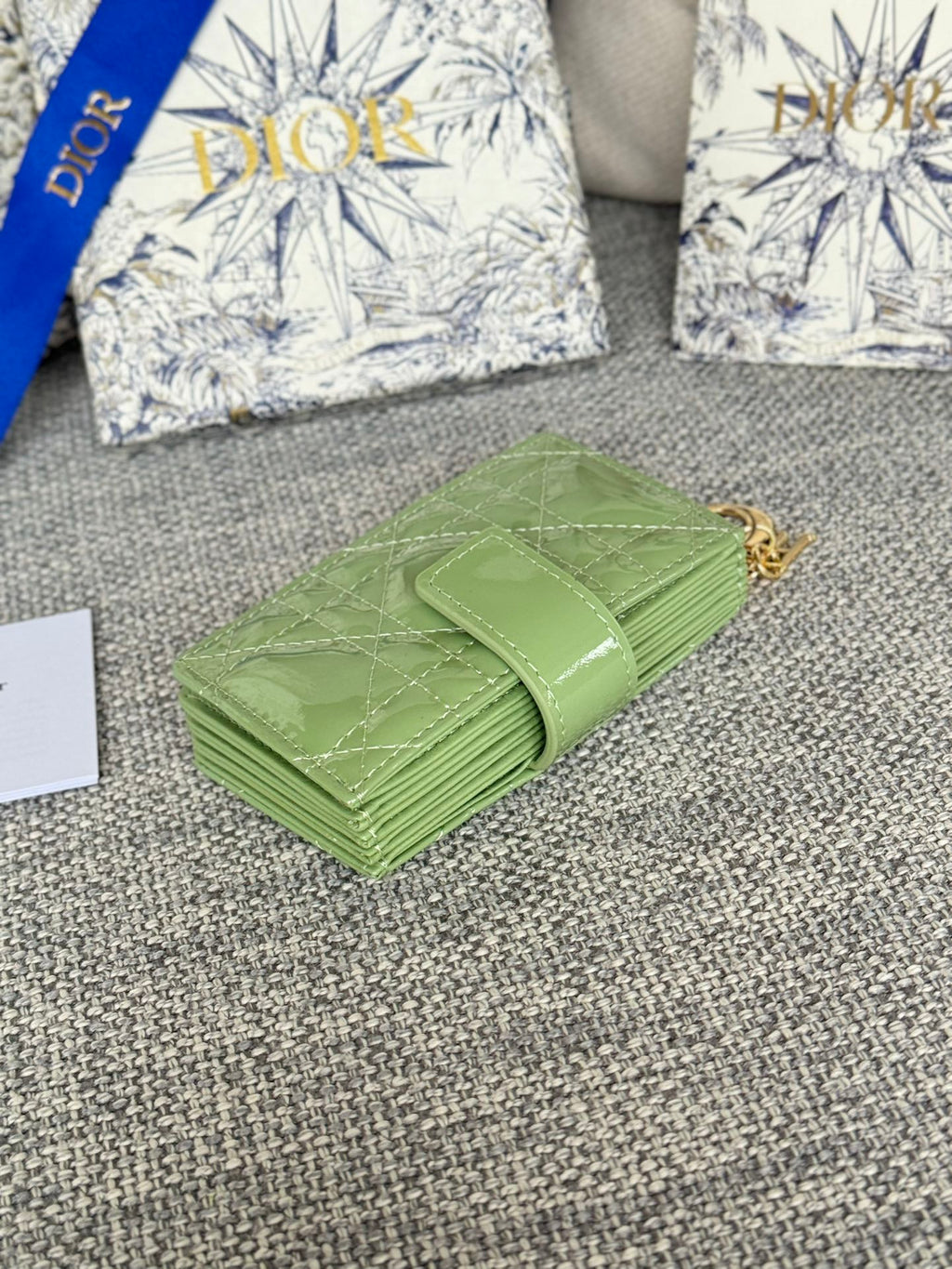 LADY JASMINE CARD HOLDER 10 IN LIGHT GREEN QUILTED PATENT CALFSKIN