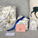 Freesia-Kartenetui 10 in babyrosa, gestepptem Kalbsleder