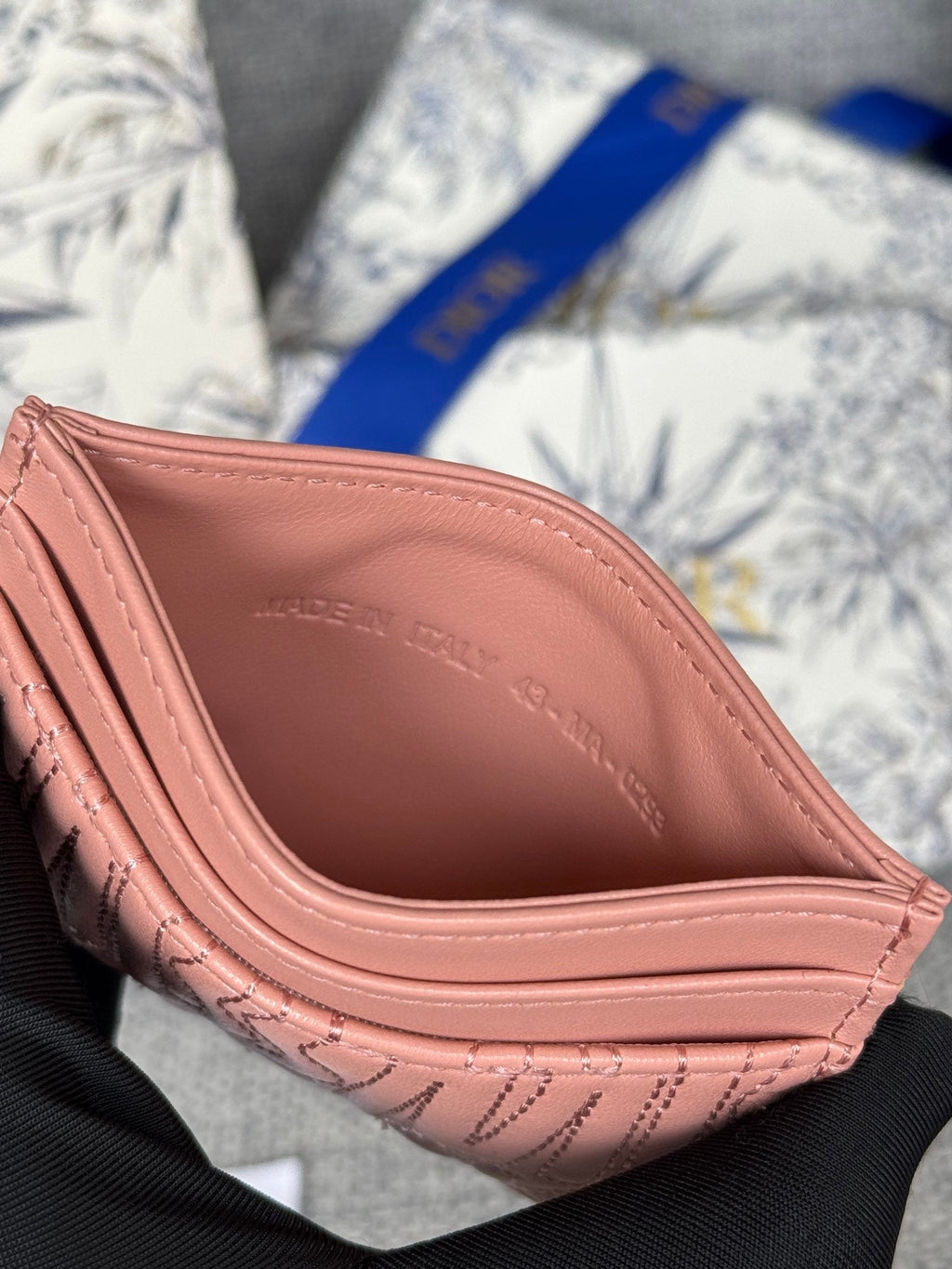 Freesia-Kartenetui 10 in babyrosa, gestepptem Kalbsleder