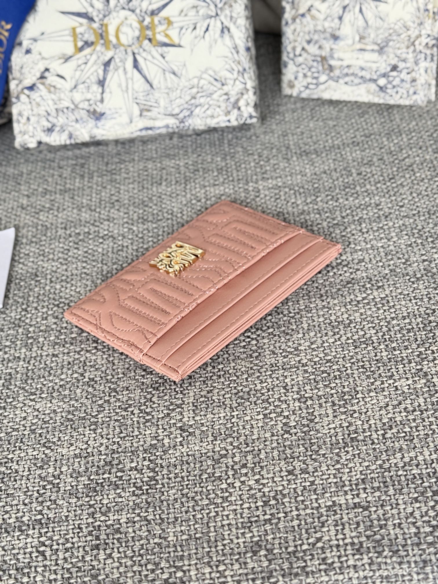 Freesia-Kartenetui 10 in babyrosa, gestepptem Kalbsleder