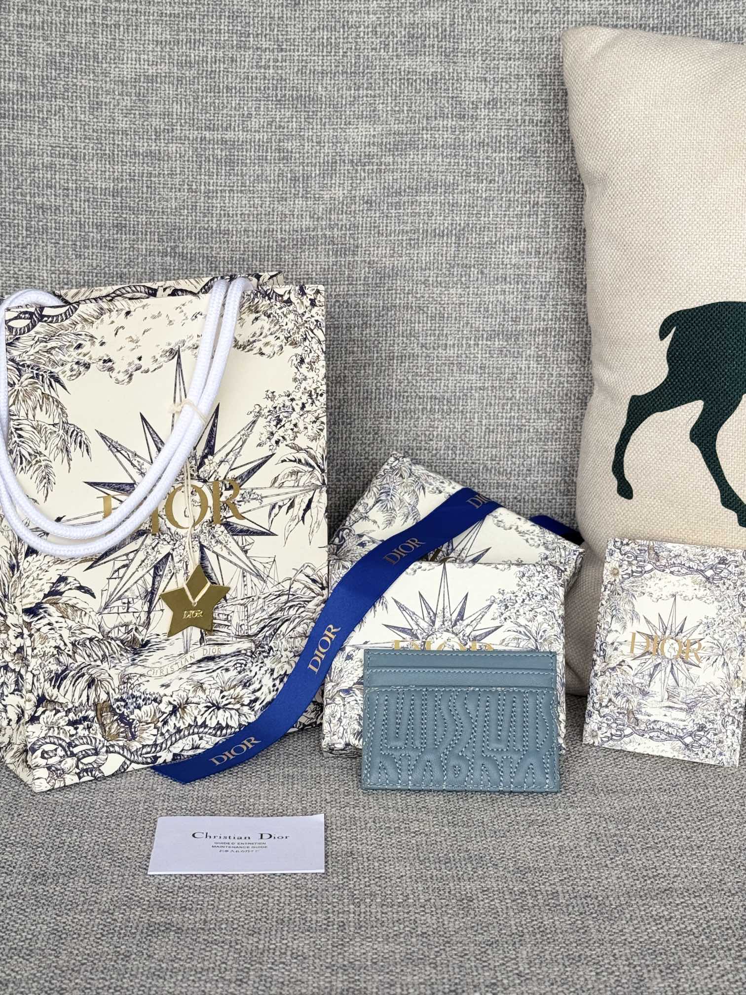 FREESIA CARD HOLDER 10 IN BABY BLUE QUILTED ALLOVER CALFSKIN