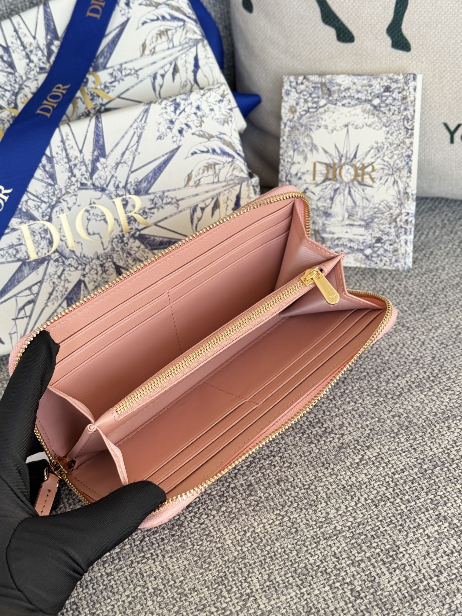 Vertikale, lange Geldbörse mit Reißverschluss, 50 cm, babyrosa, komplett gesteppt, Kalbsleder