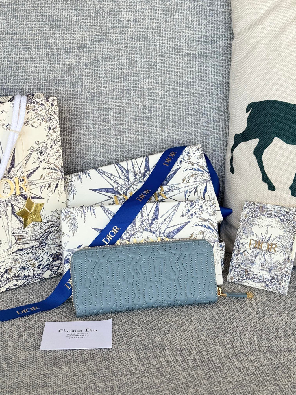 Vertikale Geldbörse mit langem Reißverschluss, 20 Zoll, babyblau, komplett gesteppt, Kalbsleder