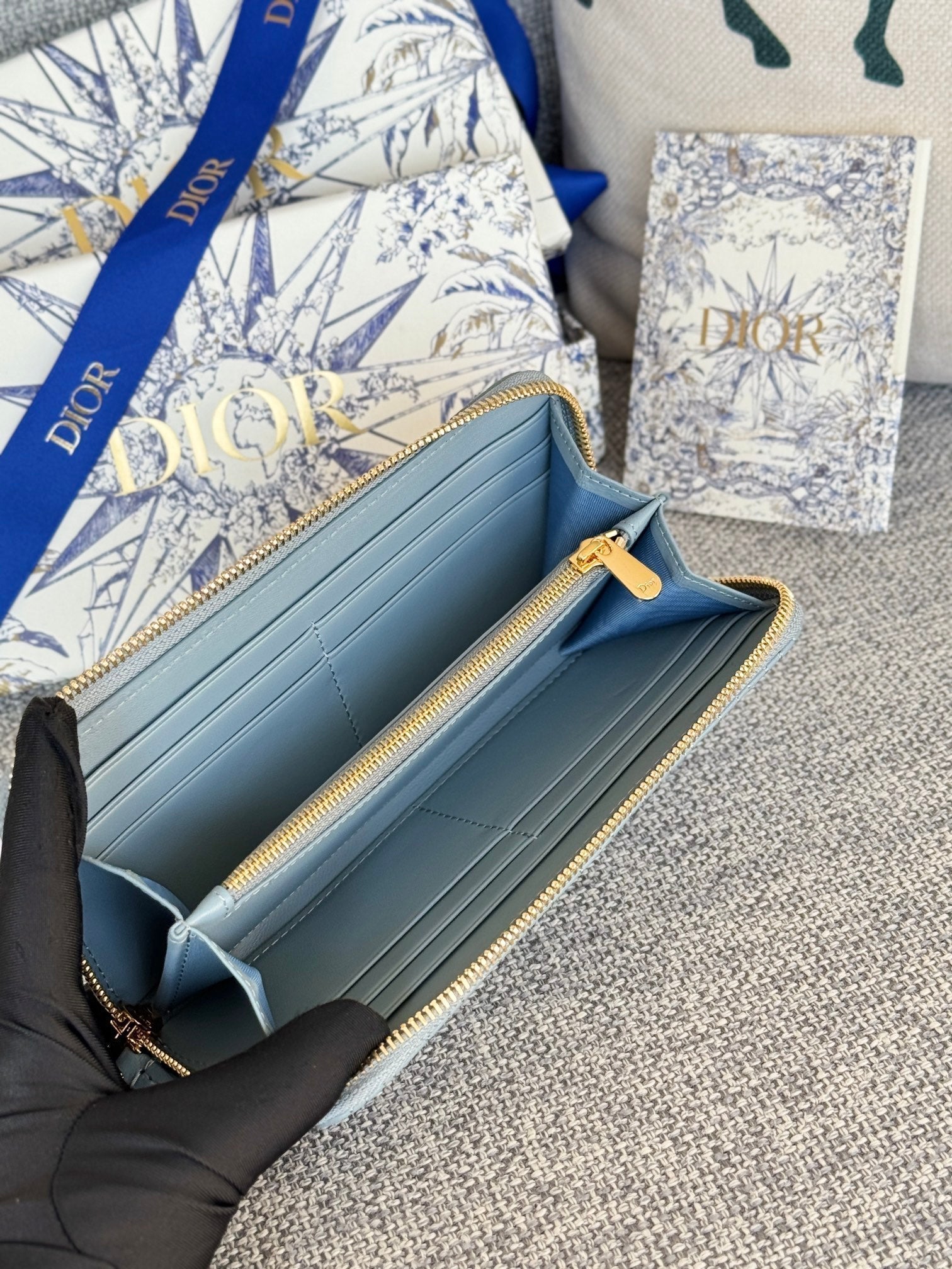 Vertikale Geldbörse mit langem Reißverschluss, 20 Zoll, babyblau, komplett gesteppt, Kalbsleder