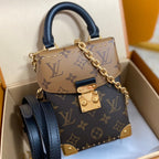 Kameratasche 17 Zoll, braun, Monogramm und Monogramm-Rückseitenleinwand