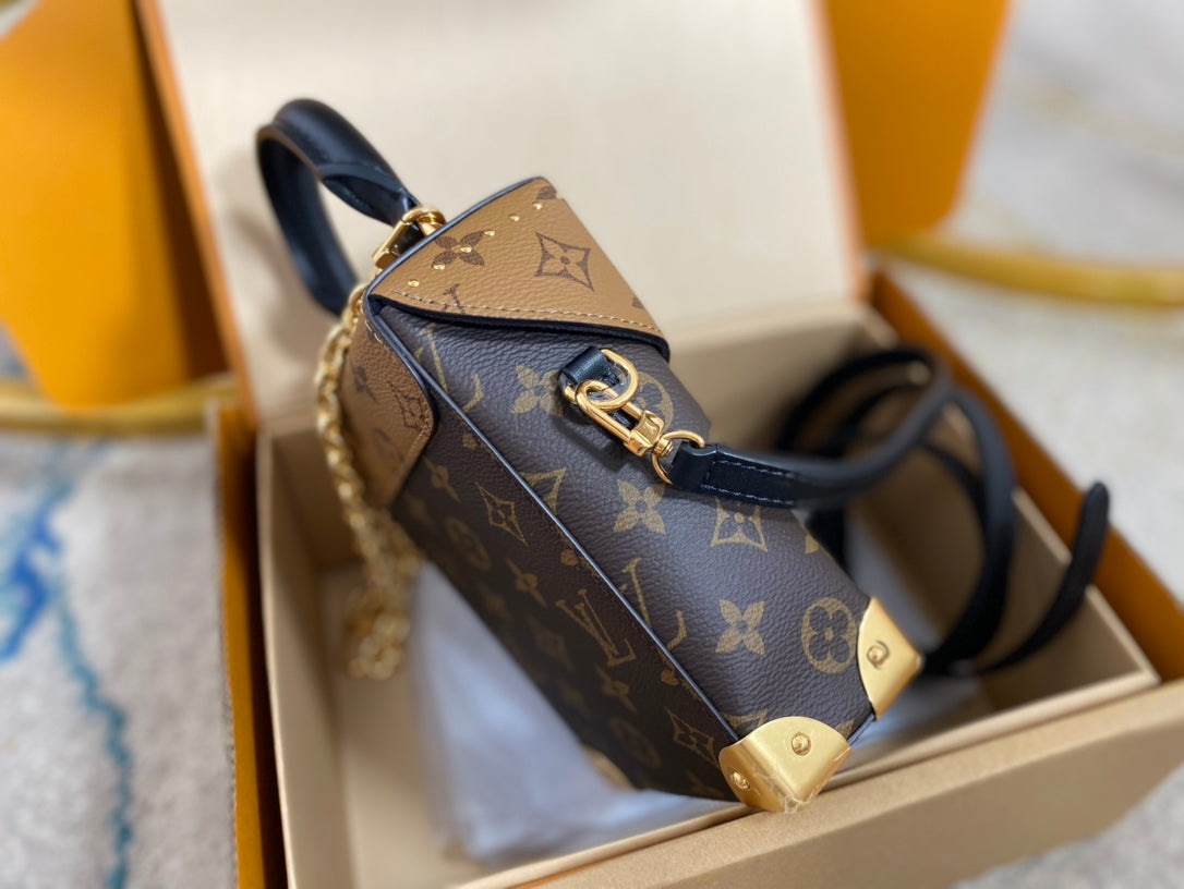 Kameratasche 17 Zoll, braun, Monogramm und Monogramm-Rückseitenleinwand