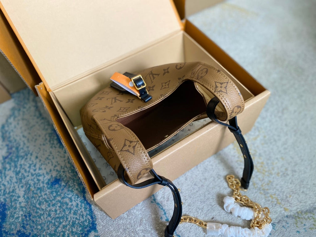 ATLANTIS BB 17 IN BRAUNEM MONOGRAMM-RÜCKSEITE-LEINWAND