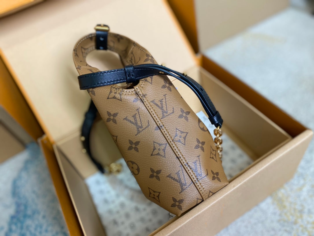 ATLANTIS BB 17 IN BRAUNEM MONOGRAMM-RÜCKSEITE-LEINWAND