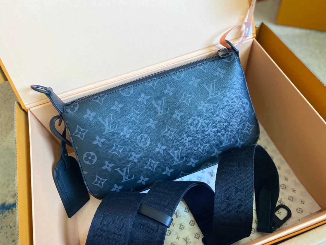 POCHETTE ACCESSOIRE XL 28 AUS SCHWARZEM MONOGRAMM-ECLIPSE-CANVAS