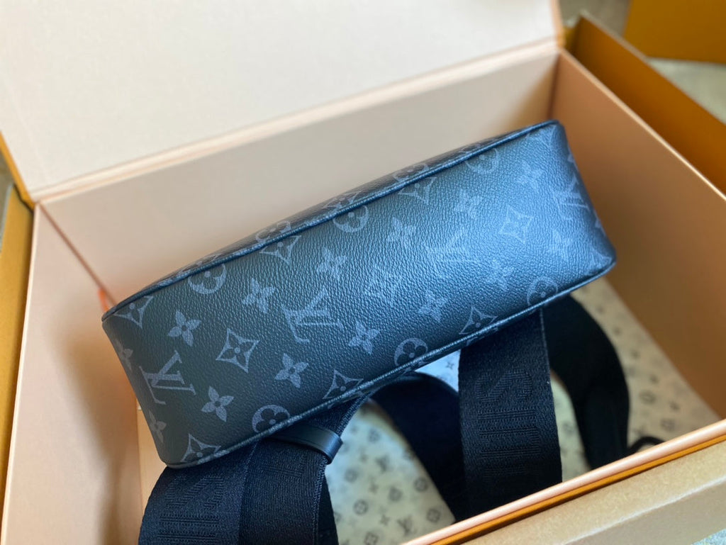 POCHETTE ACCESSOIRE XL 28 AUS SCHWARZEM MONOGRAMM-ECLIPSE-CANVAS