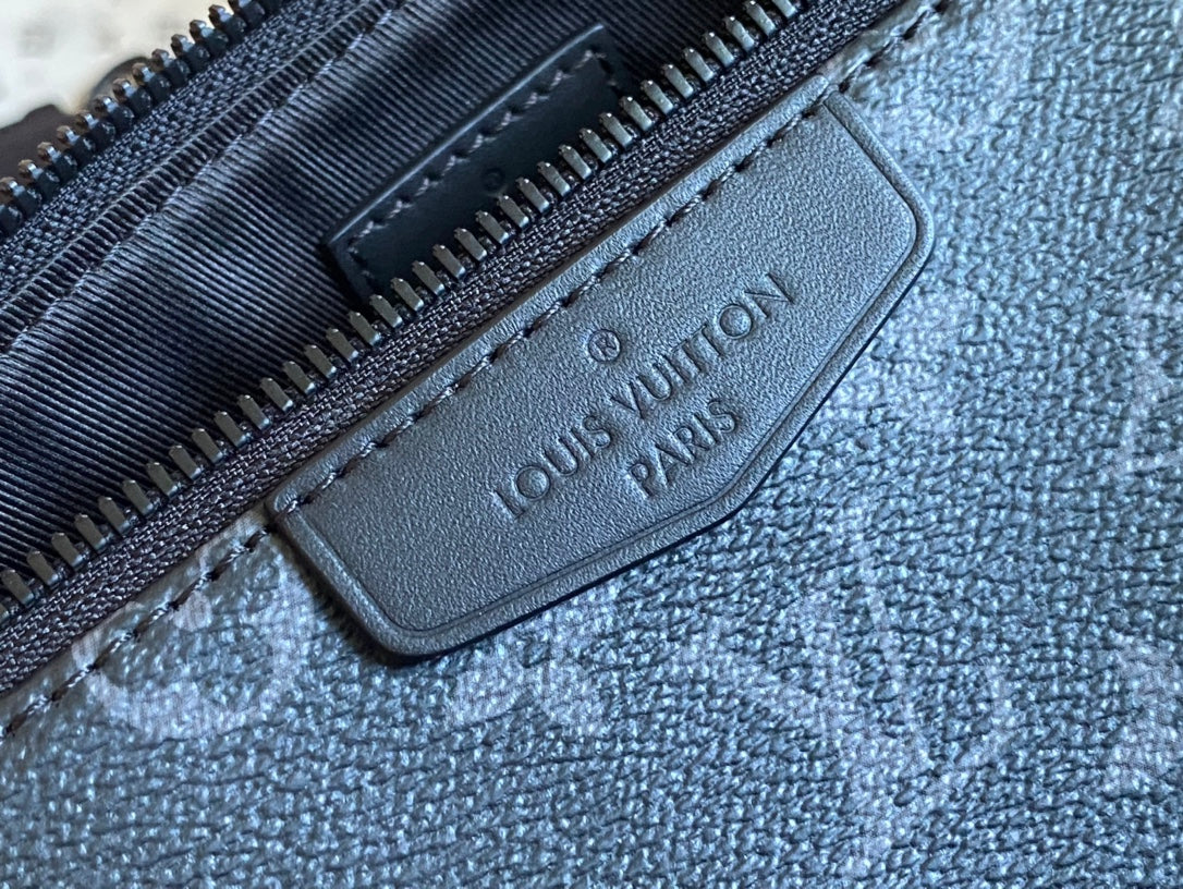 POCHETTE ACCESSOIRE XL 28 AUS SCHWARZEM MONOGRAMM-ECLIPSE-CANVAS