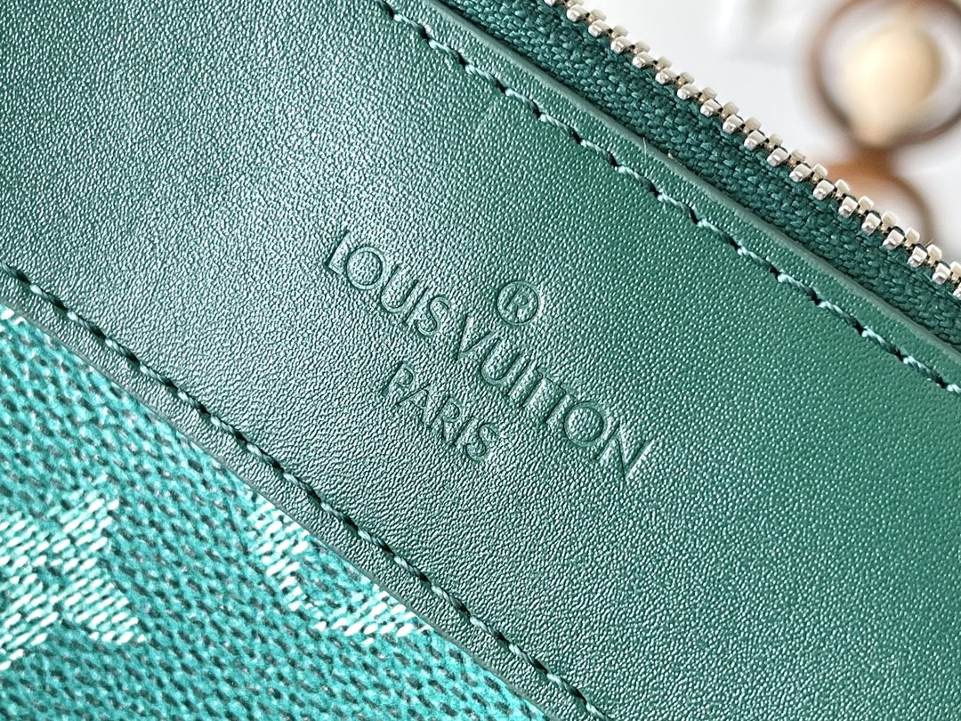 POCHETTE VOYAGE SOUPLE 32 AUS GRÜNEM MONOGRAM-HERITAGE-CANVAS