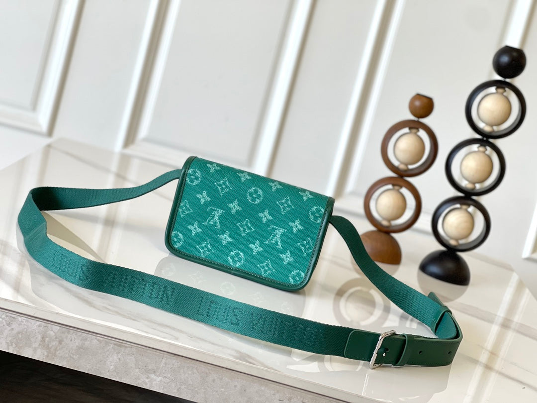 BOSPHORE TRAGEGELD 19 IN GRÜNEM MONOGRAMM HERITAGE CANVAS