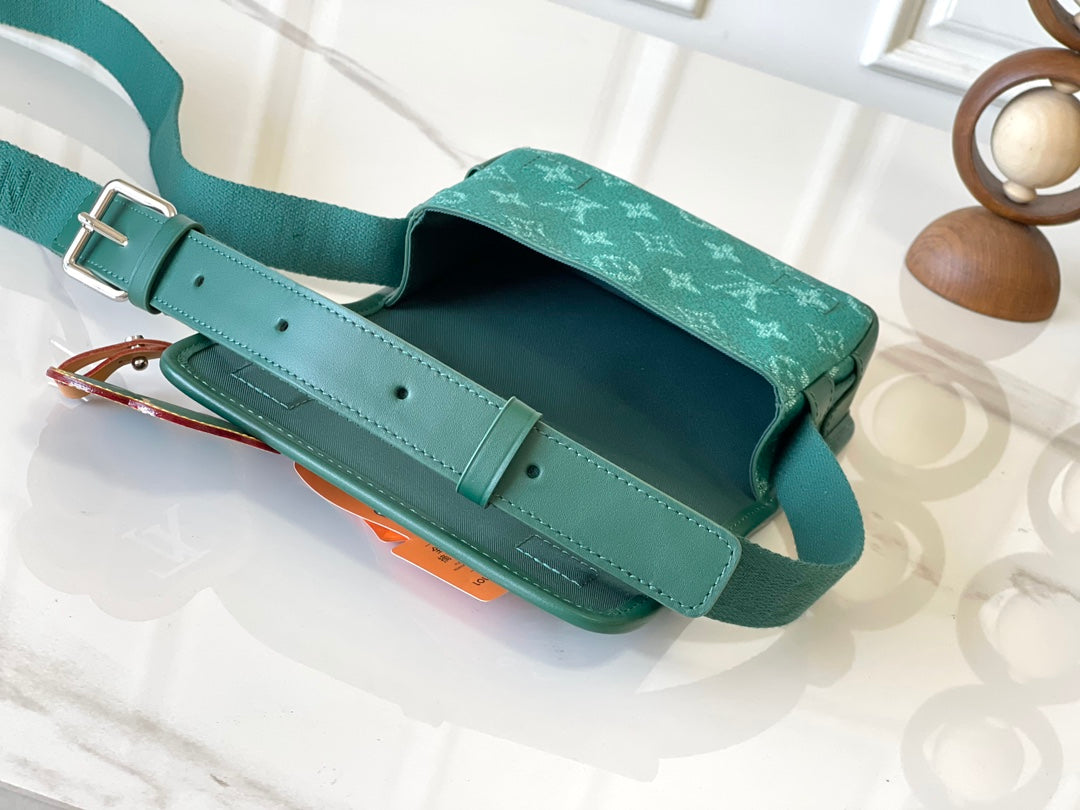 BOSPHORE TRAGEGELD 19 IN GRÜNEM MONOGRAMM HERITAGE CANVAS