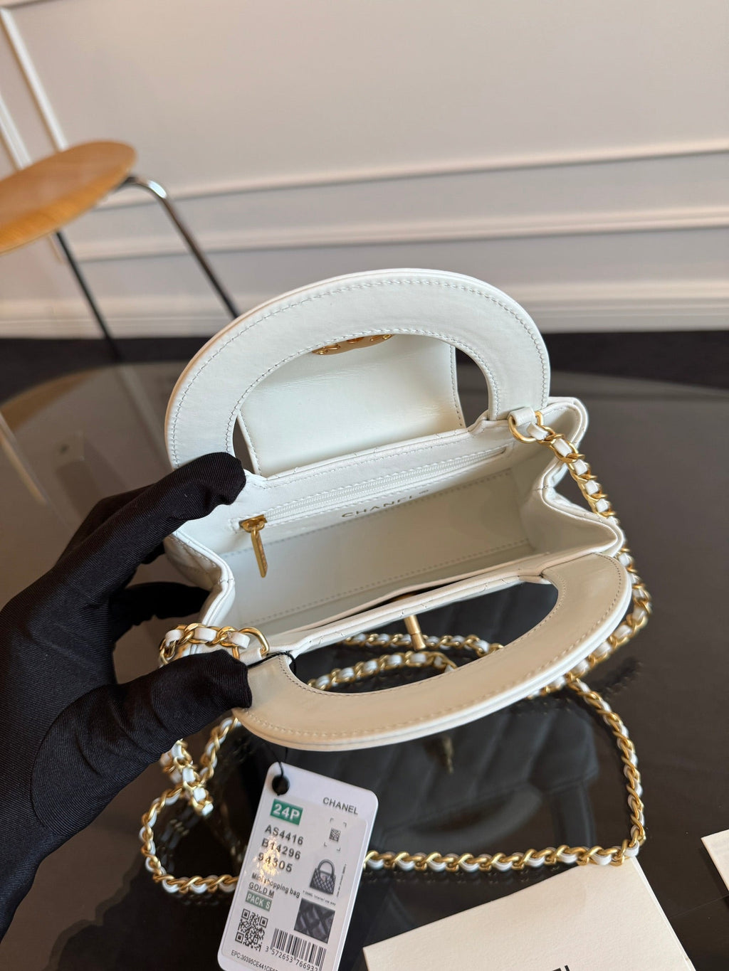 KELLY EINKAUFSTASCHE 19 IN WEISSEM KALBSLEDER GOLDENE BESCHLÄGE 