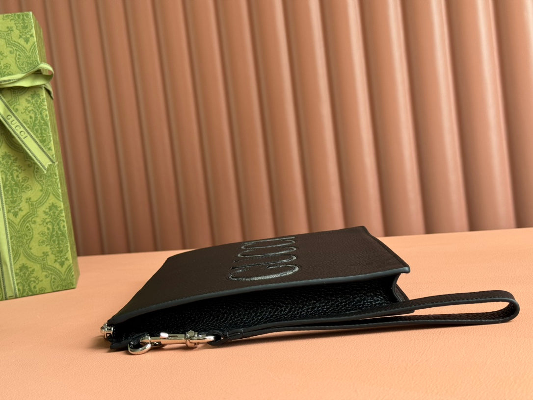 Tasche 28 aus schwarzem, glattem Kalbsleder mit eingelegtem Logo