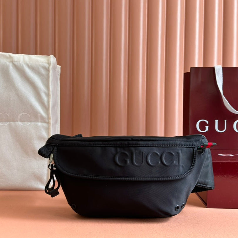 GROSSE GÜRTELTASCHE 32 ZOLL SCHWARZES CANVAS MIT GRÜNEN UND ROTEN GURTEINDETAILS