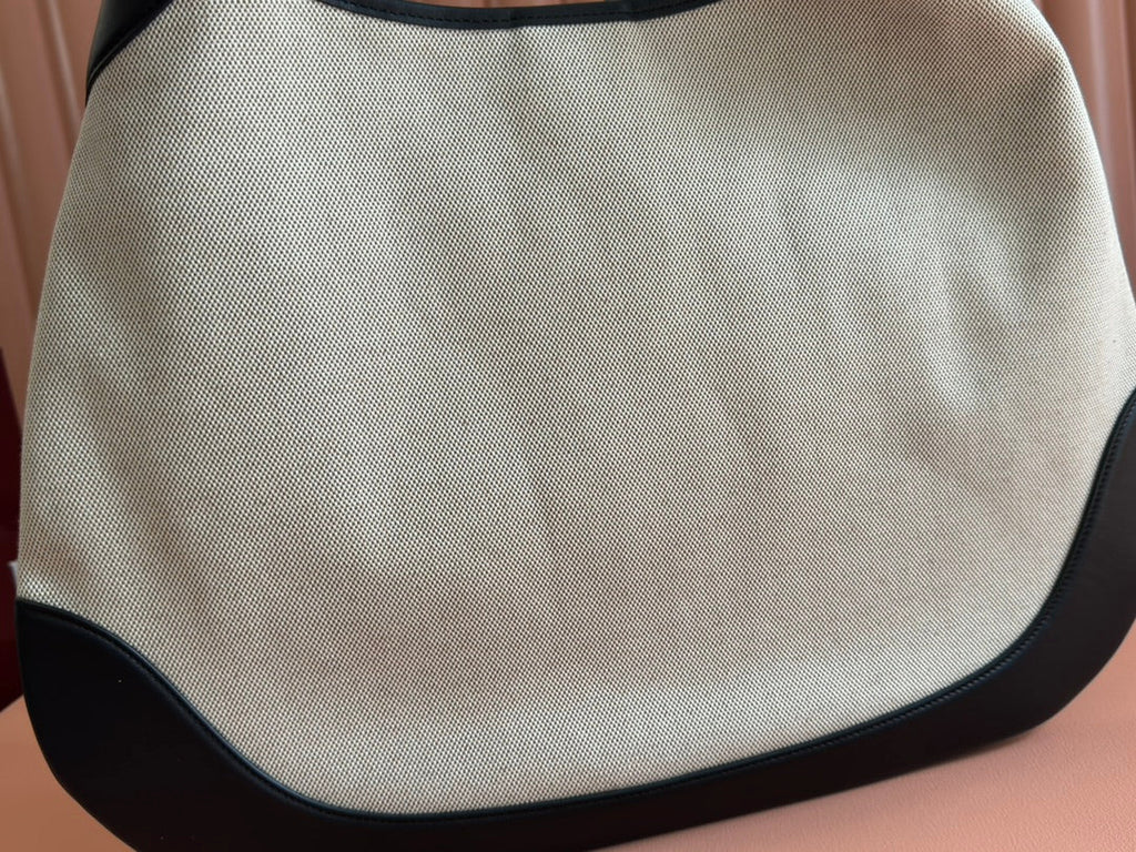 BODY MEDIUM SHOULDER BAD 49 IN NATURAL CANVAS AND BLACK CALFLEDER GOLD HARDWARE