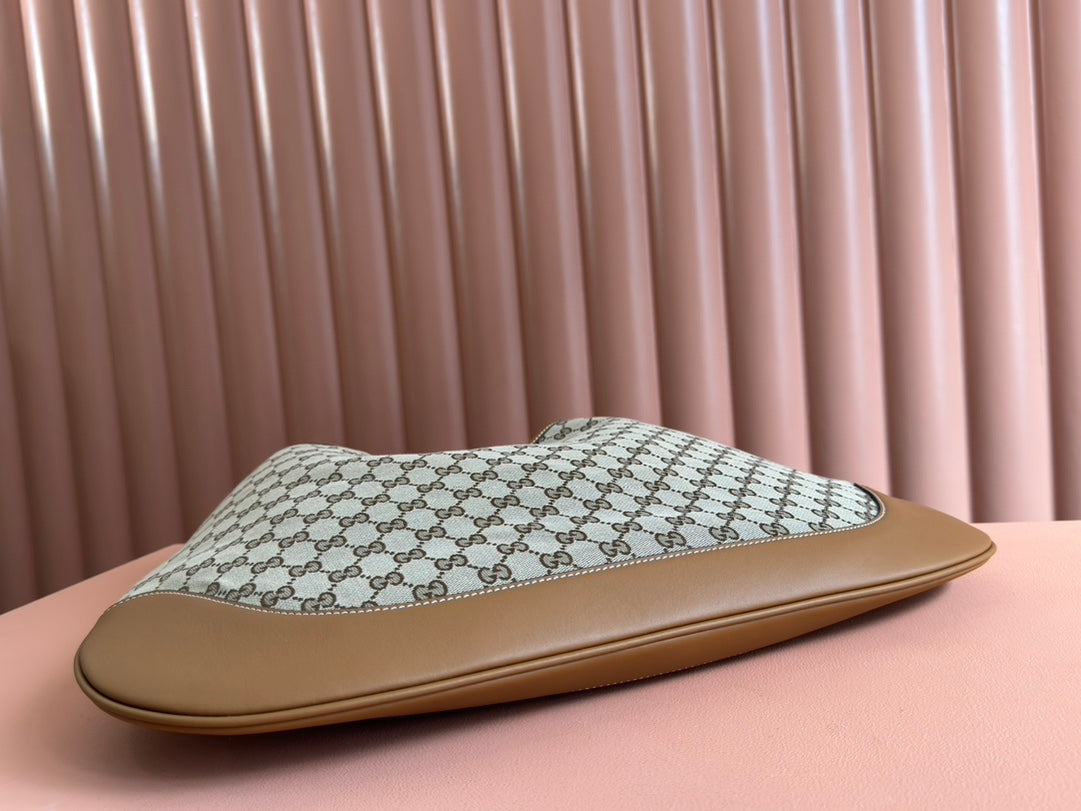 BODY MEDIUM SHOULDER BAD 49 IN BEIGE MONOGRAM CANVAS AND BROWN CALFLEDER GOLD HARDWARE