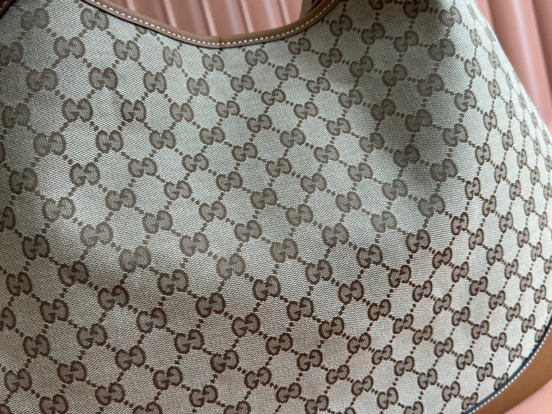 BODY MEDIUM SHOULDER BAD 49 IN BEIGE MONOGRAM CANVAS AND BROWN CALFLEDER GOLD HARDWARE