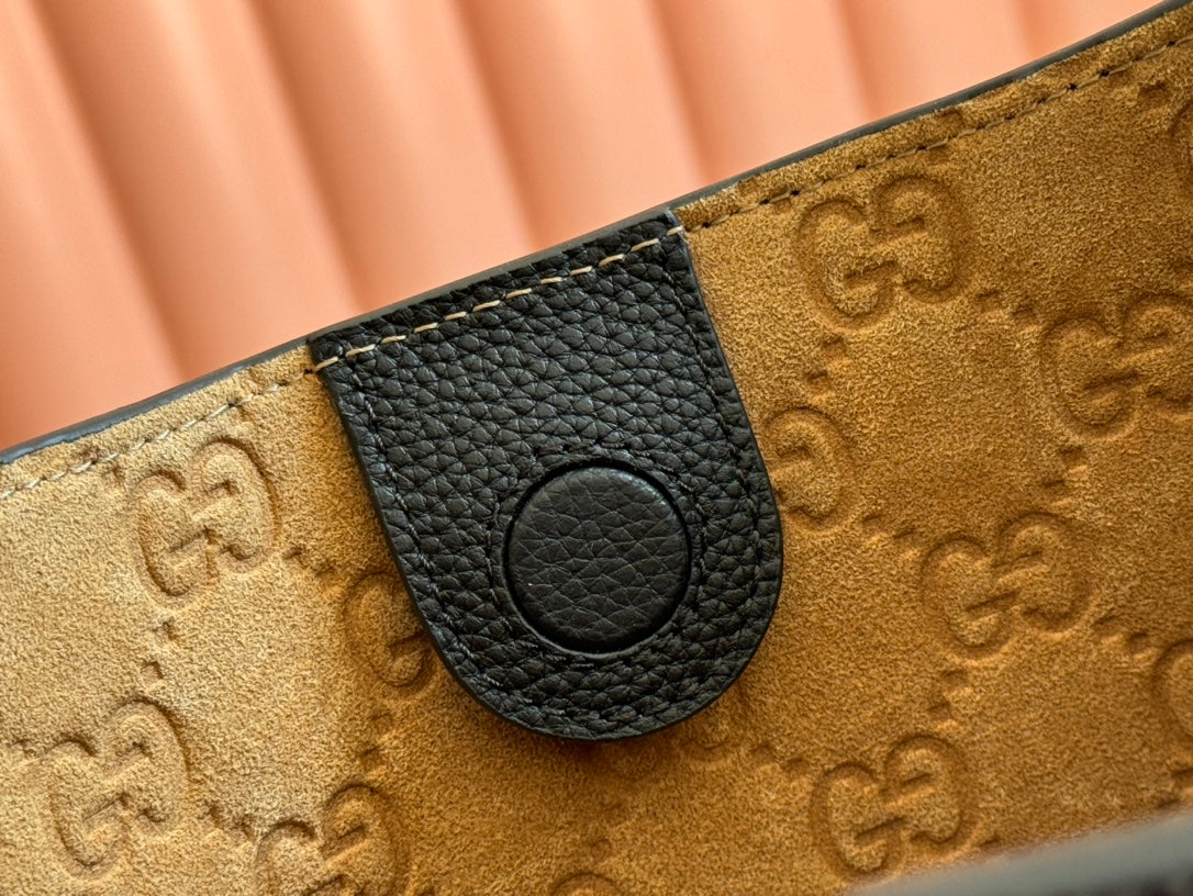 B GROSSE SCHULTERTASCHE 49 IN SCHWARZES GLATTES LAMMLEDER