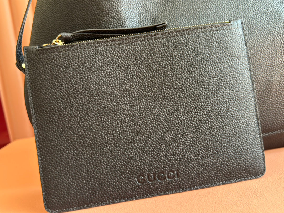 B GROSSE SCHULTERTASCHE 49 IN SCHWARZES GLATTES LAMMLEDER