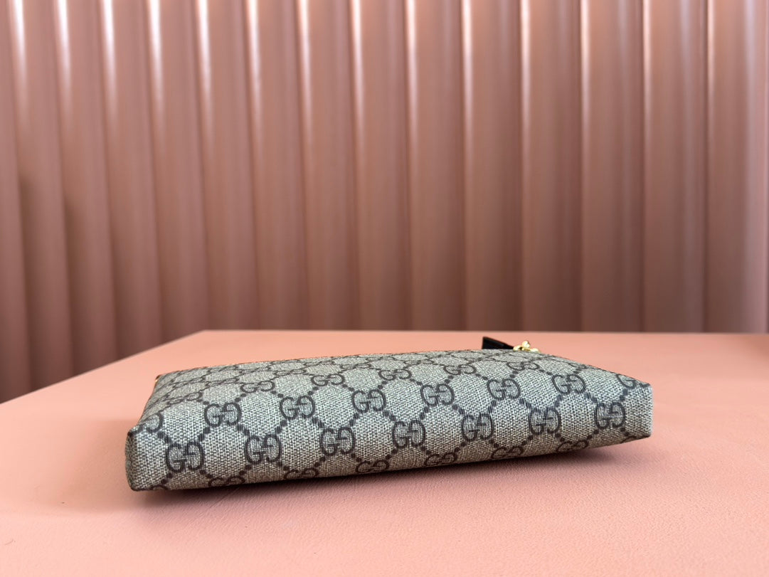 Kleine Geldbörse mit Gummieffekt an Kette, 22,5 cm, in Beige und Dunkelbraun, GG Kalbsleder