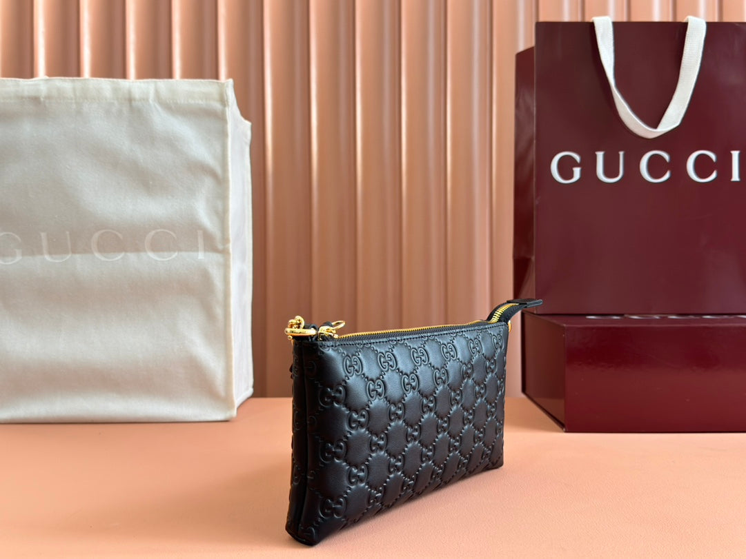 Kleine Geldbörse mit Gummieffekt an Kette, 22,5 Zoll, schwarzes Kalbsleder