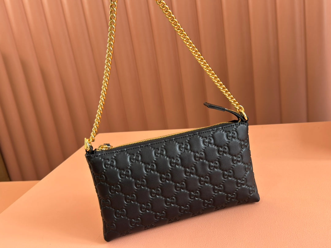 Kleine Geldbörse mit Gummieffekt an Kette, 22,5 Zoll, schwarzes Kalbsleder